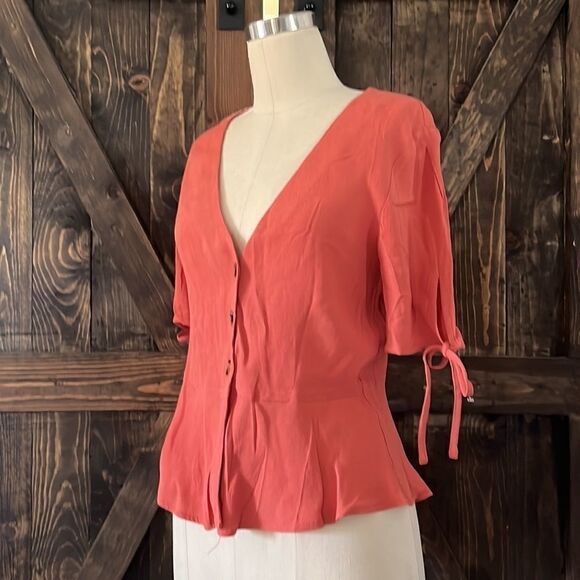 Re-named coral front button top width ties on sleeves - Picture 3 of 8